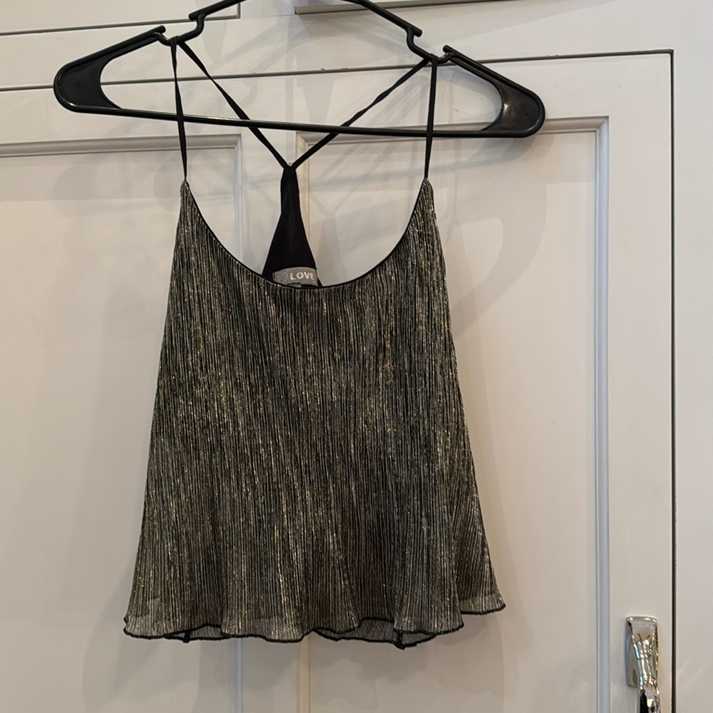 Love ❤️ sparkle top perfect for the holidays!

Has spaghetti straps size m/l